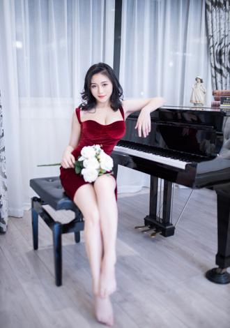 Gorgeous profiles pictures: Han, looking romantic companionship, Asian member