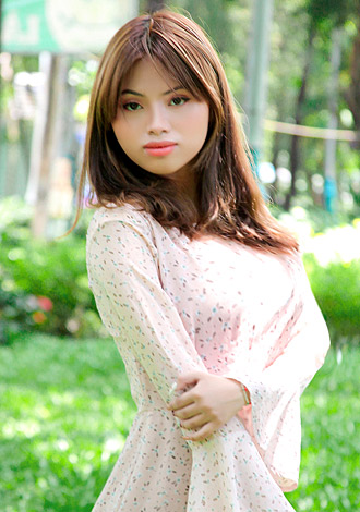 Hundreds of gorgeous pictures: Cao Tuong Vy from Ho Chi Minh City, Asian member looking for romantic companionship