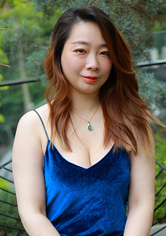 Date the member of your dreams: beautiful Asian Member Jiayan from Shanghai